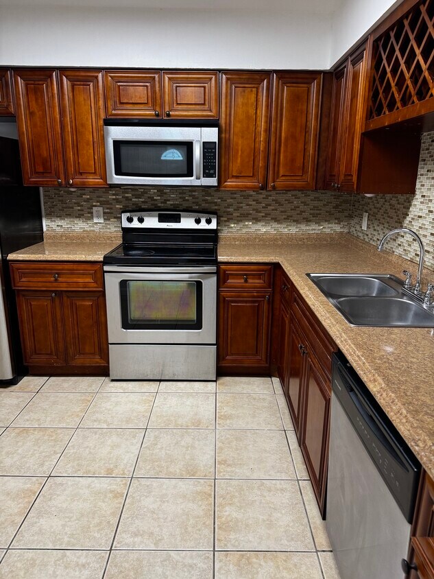 Foto principal - 5959 Caribbean Blvd