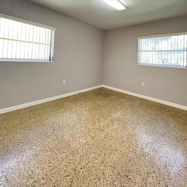 Building Photo - *Charming 2-Bedroom Bungalow with Fenced B...