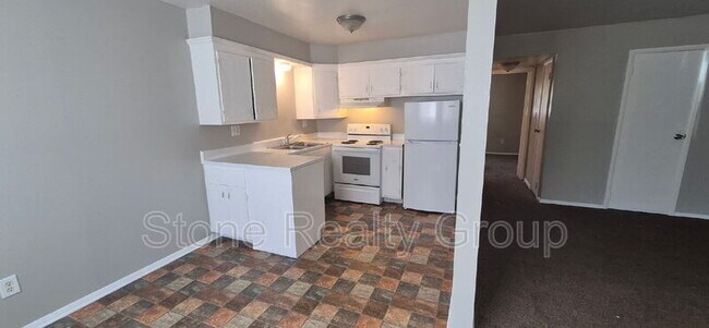 Foto del edificio - 9132 E 10th St