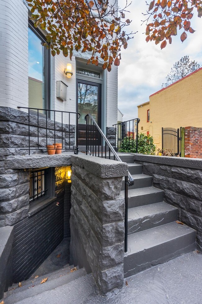 Foto del edificio - 1964 2nd St NW