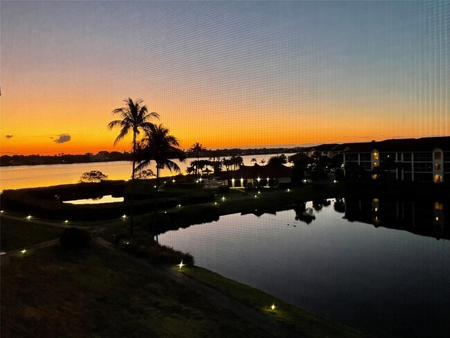 Building Photo - 7030 Half Moon Cir