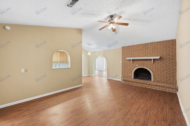 Building Photo - 207 Evelyn St