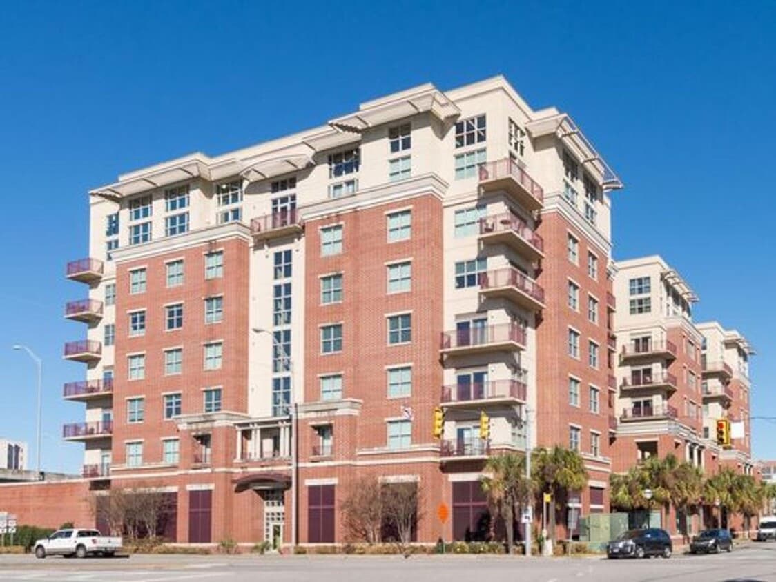 Fabulous 2 Bedroom/2 Bath Condo in Excellent Location - Fabulous 2 Bedroom/2 Bath Condo in Excellent Location
