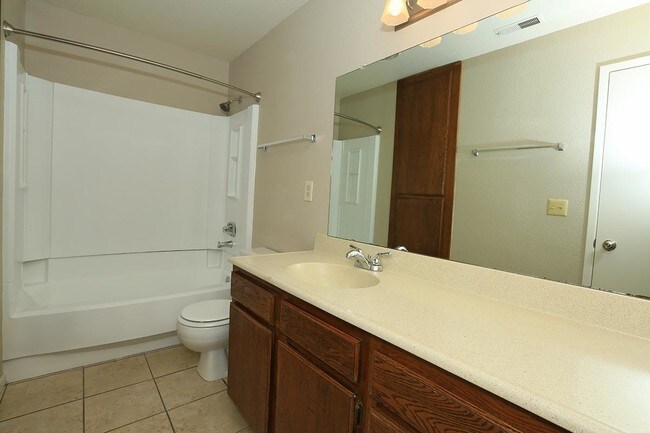 edgewater condominiums apartments bakersfield ca apartments com