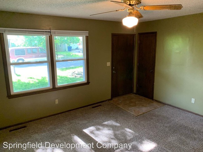 Building Photo - 2720 N Glenstone Ave