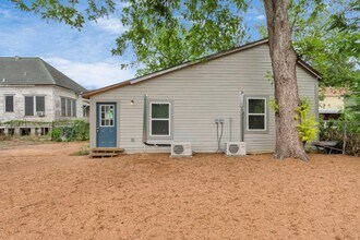 Building Photo - 211 Stiles St
