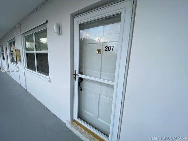 Building Photo - 467 Golden Isles Dr