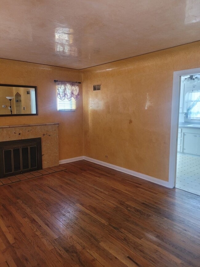 Building Photo - 625 E Floyd Ave