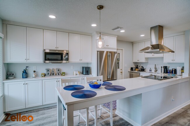 Building Photo - 204 Islip Way