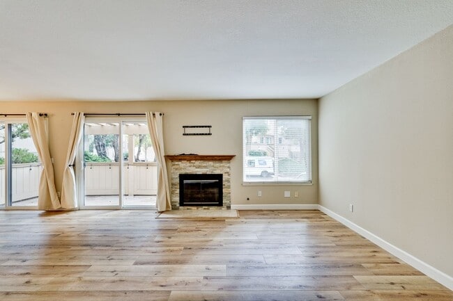 Building Photo - Welcome Home!!! - Modern and Spacious Gem! Townhouse with 2 Primary Bedrooms, Nice balcony, In re...