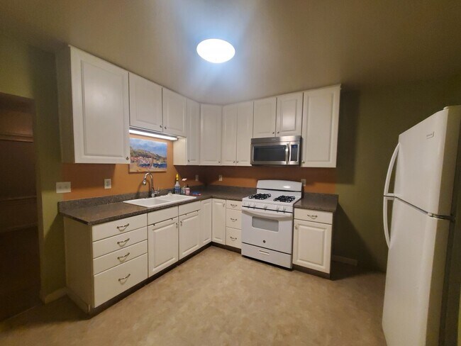 Building Photo - 409 I St