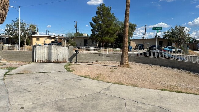 Building Photo - 3 BEDROOMS 2 BATHROOMS HOUSE AVAILABLE FOR...