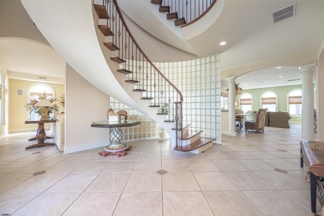 Building Photo - 112 S Rumson Ave