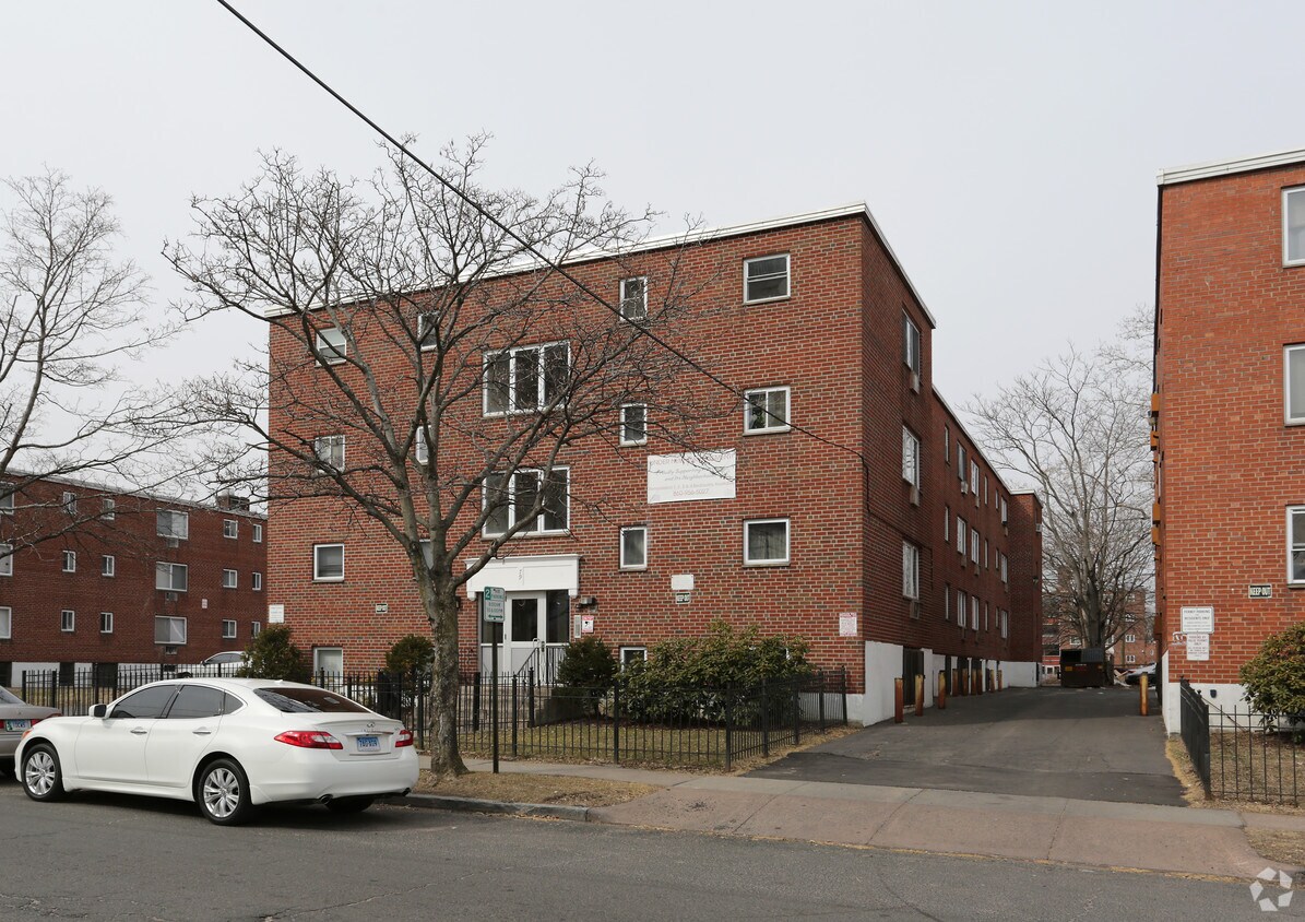 Primary Photo - 79 Sumner St