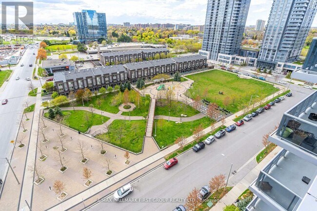 Building Photo - 125 Village Green Square