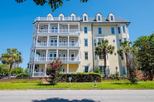 Building Photo - Sophisticated Downtown Living with Historic Charm