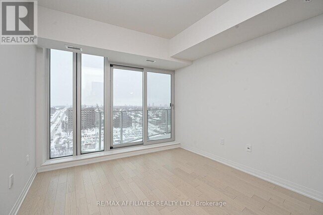 Photo du bâtiment - 805-1805 Carling Ave