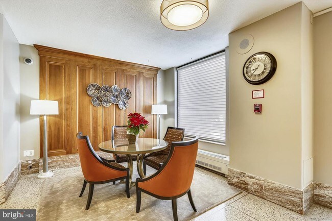 Building Photo - 1121 University Blvd W