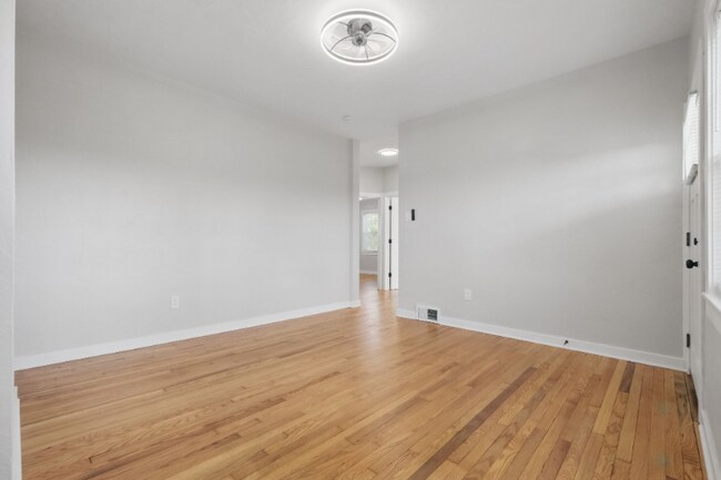 Foto del edificio - 310 Riverview Ave