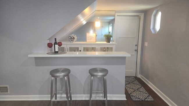 wet bar - 6024 S Mansfield Ave