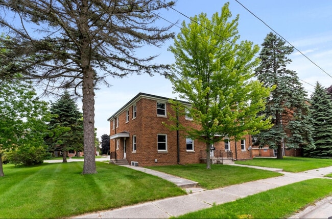 Building Photo - 1110 Victory St