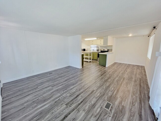 Foto del edificio - 3 Bedroom 2 Bath in Munds Park with AC!