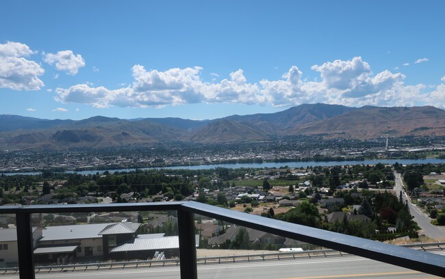 Building Photo - 466 Lower Daniels Dr