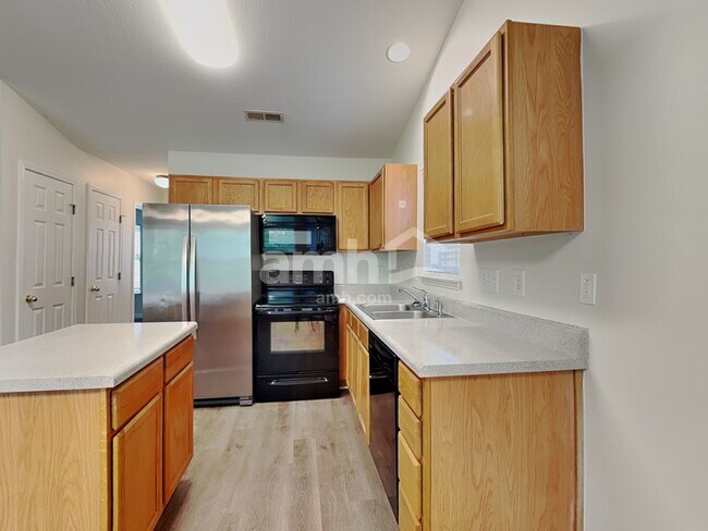 Foto del edificio - 770 Peachtree Meadows Cir