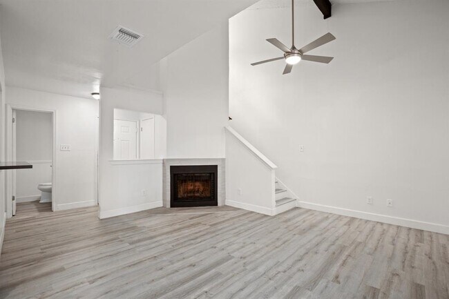 Foto del edificio - 512 Eberhart Ln