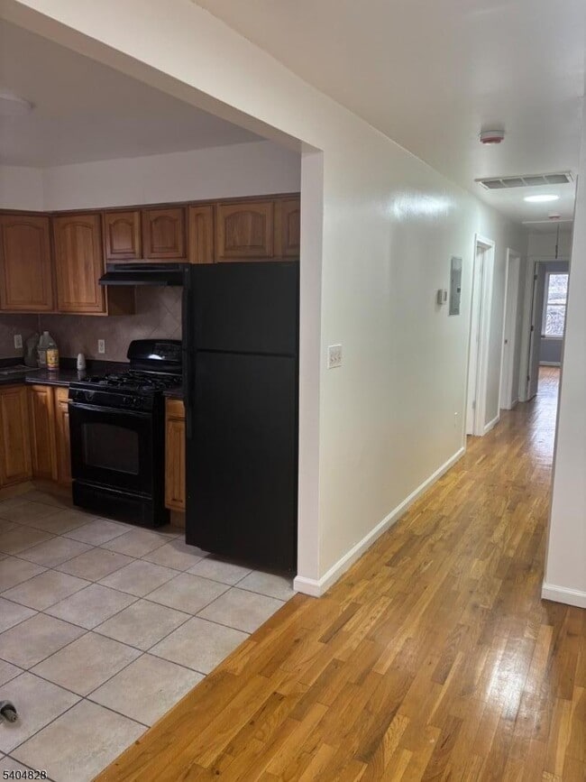 Building Photo - 184 1st St