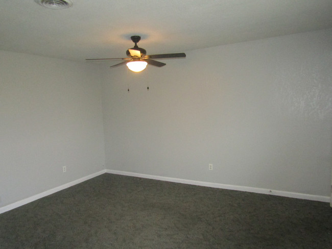 Building Photo - Stonecreek Apartments