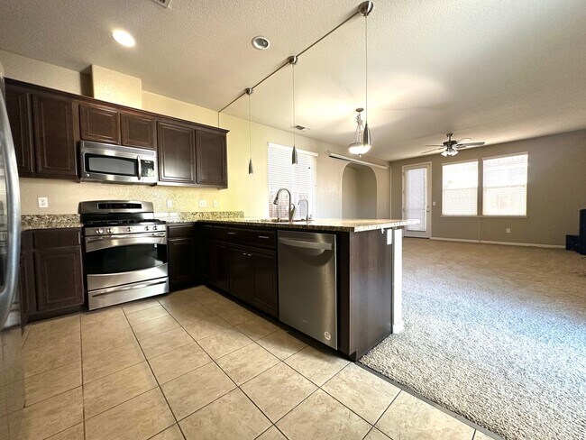 Foto del edificio - Spacious Home in Prime Turlock Location