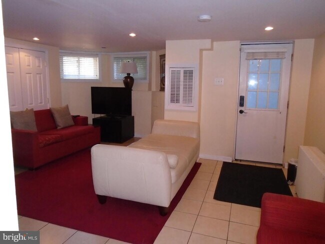 Foto del edificio - 3228 13th St NW
