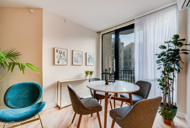Foto del edificio - 564 Saint Johns Pl