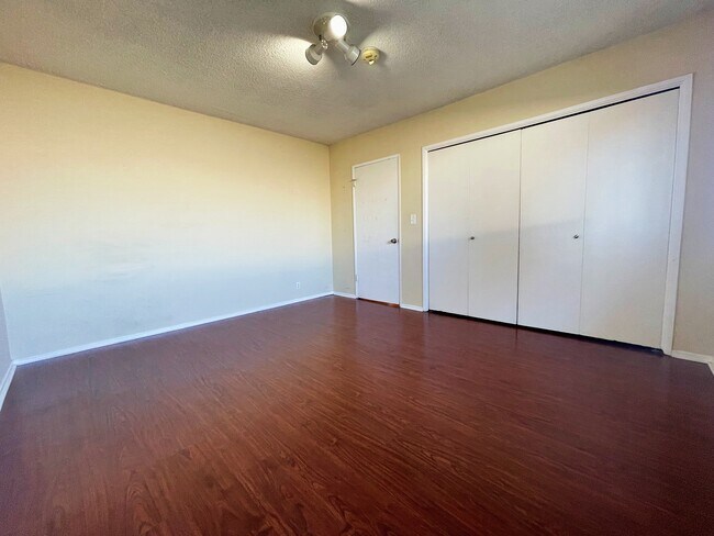 Foto del edificio - 8835 Alcott St