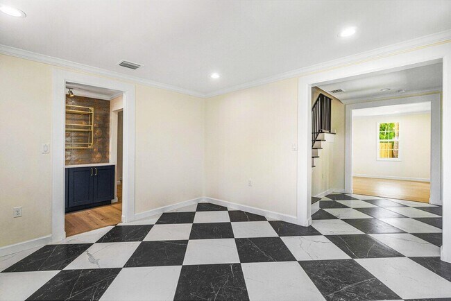 Foto del edificio - 370 Marlborough Rd