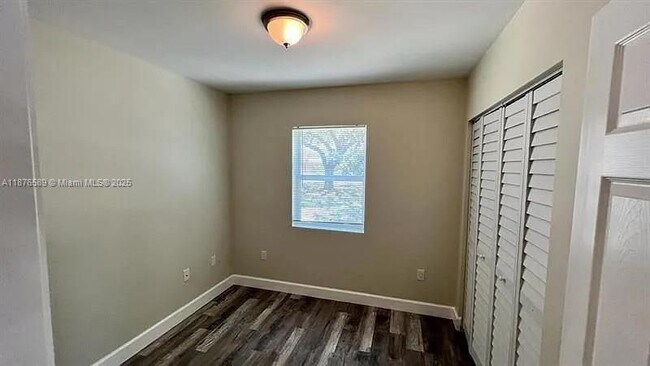 Foto del edificio - 1701 NW 13th Ct