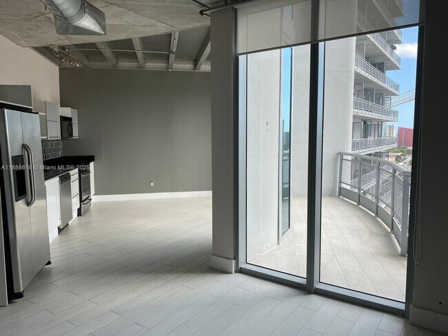 Foto del edificio - 690 SW 1st Ct