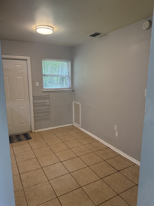 Dinette area next to kitchen - 1907 Karen Ln