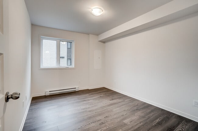 Building Photo - 342 Av De L'hippodrome