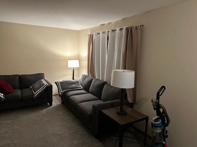 Foto del edificio - 2421 Pebble Valley Rd