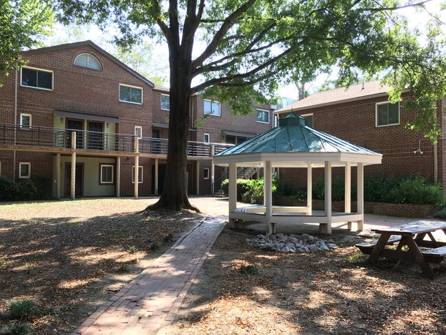 Photo - Walk to Campus! Upper Level 2br in Chancel... House