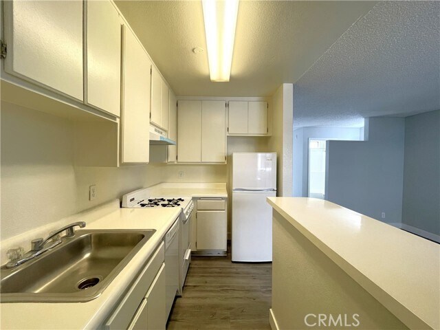 Building Photo - 1130 Newport Ave