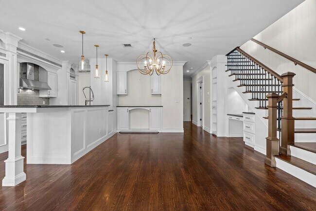 Building Photo - 161 Tudor St