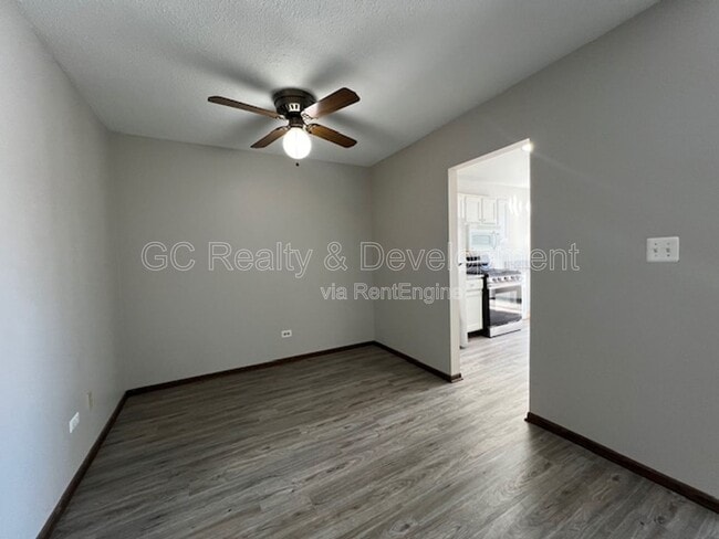 Foto del edificio - 7030 Barrington Ct