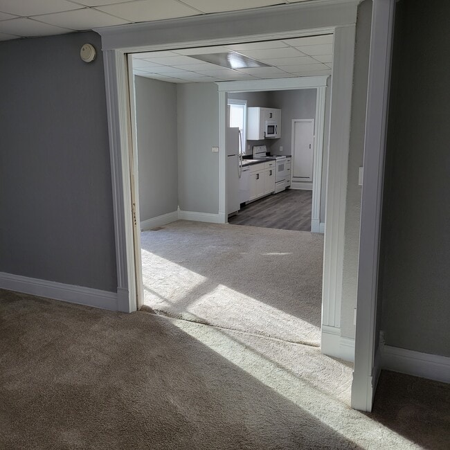 Building Photo - 206 N Maple St