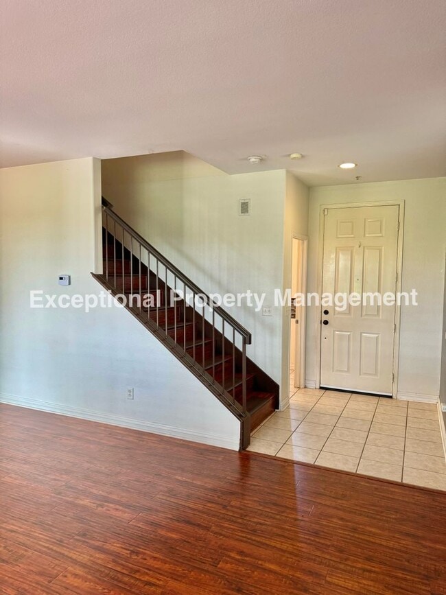 Building Photo - Beautiful Golf Course Home