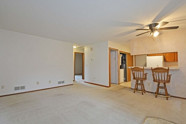 Building Photo - Beautiful 2-Bed 1-Bath Home Available in O...
