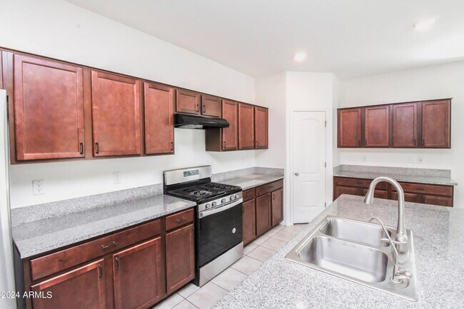 Foto del edificio - 637 E Buckingham Ave