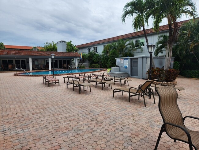 Building Photo - 669 W Oakland Park Blvd